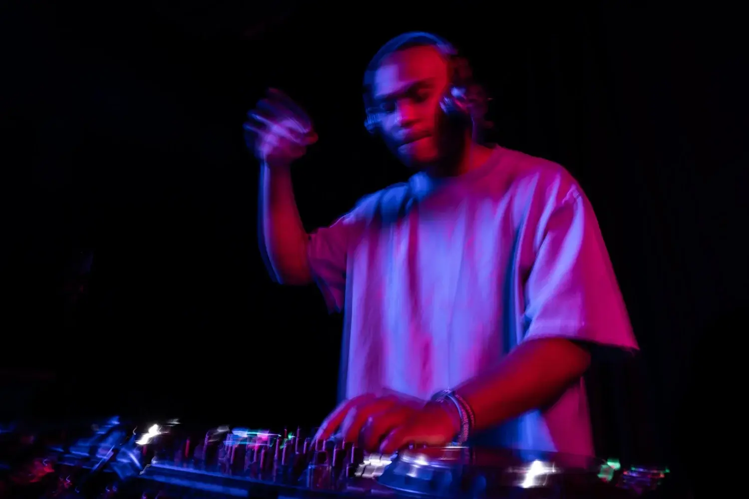 MH mid-mix behind the controller